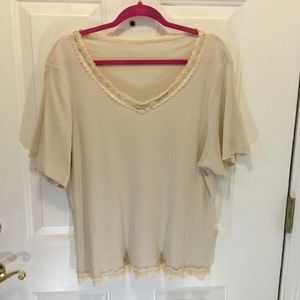🌺Final Price🌺 Cream Top by Cato Trimmed in lace